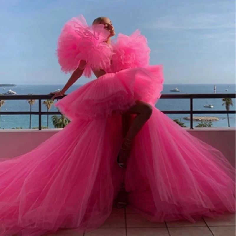 Žavinga Ryškių Hot Pink Aukštas Žemas Tiulio Prom Chalatai, Uždusęs Tiulio Skraiste Moterų Red Carpet Dress Sodrus Trumpomis Rankovėmis