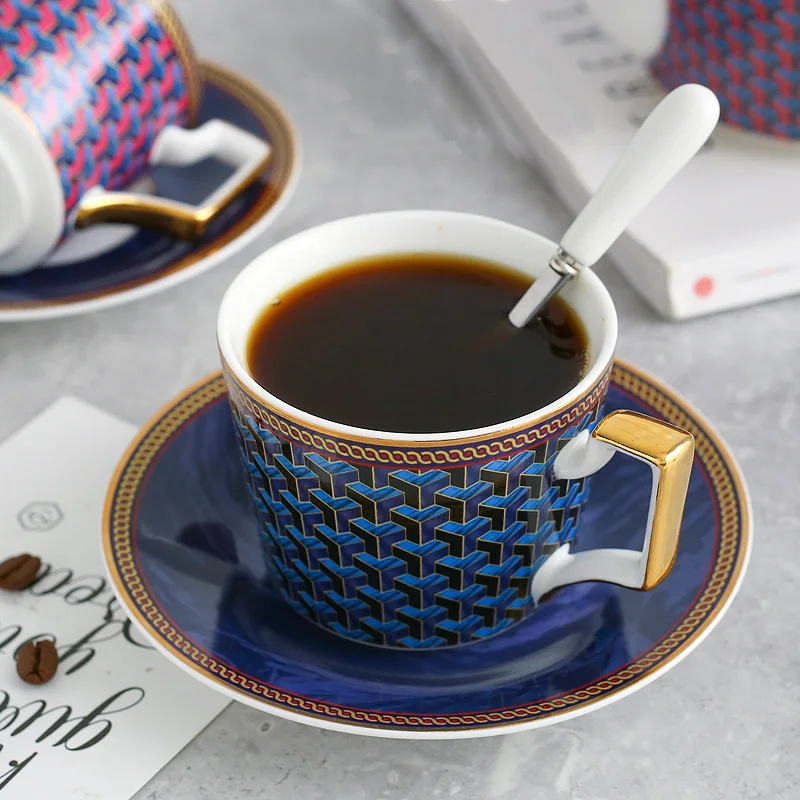 Klasikinis abstrakčios linijos, keraminės kavos puodelio Mados geometrinis modelis popietę juodosios arbatos puodelis